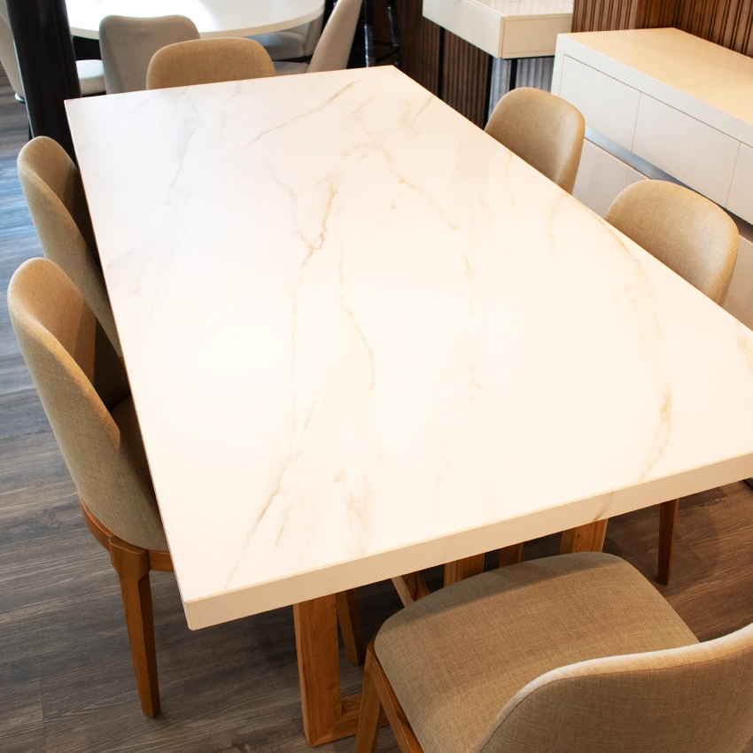 Juego Mesa INDIANA + Sillas LAURA 08